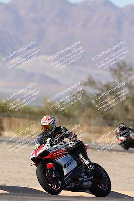 media/Dec-01-2025-Moto Forza (Mon) [[2daa91e15f]]/3-Beginner Group/Session 3 (Turn 3)/